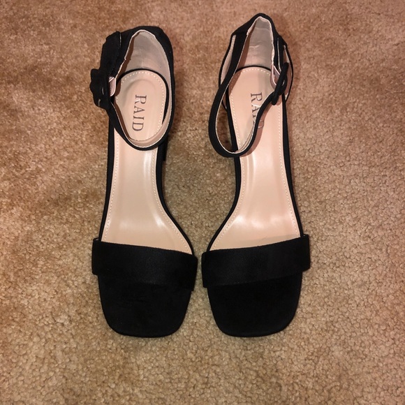 Raid wide for square toe block heeled pumps. - Picture 2 of 4